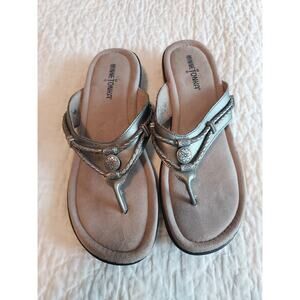 Minnetonka Sandals Leather Size 9 M Embellished EUC Silverthorne Style Pewter